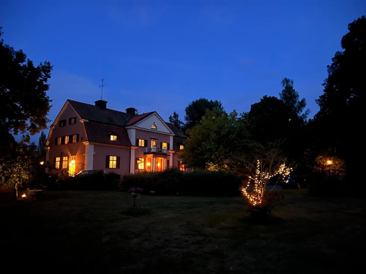 Herrgards Hotell Gyllene Haesten Vastervik Exterior photo